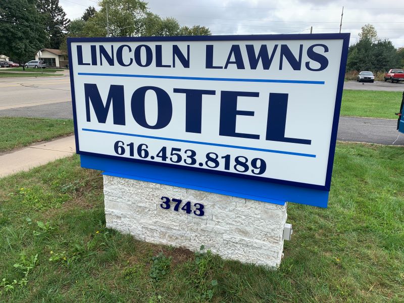 Lincoln Lawns Monument Sign